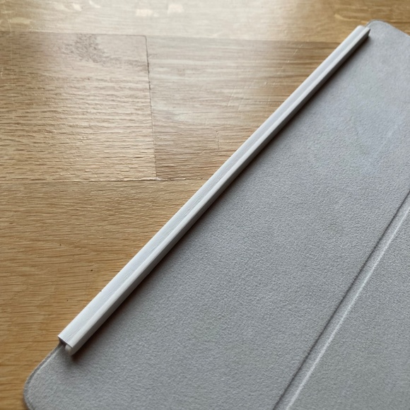 iPad Pro Vegan Suede Smart Folio Cover by Apple White EUC - Picture 4 of 11